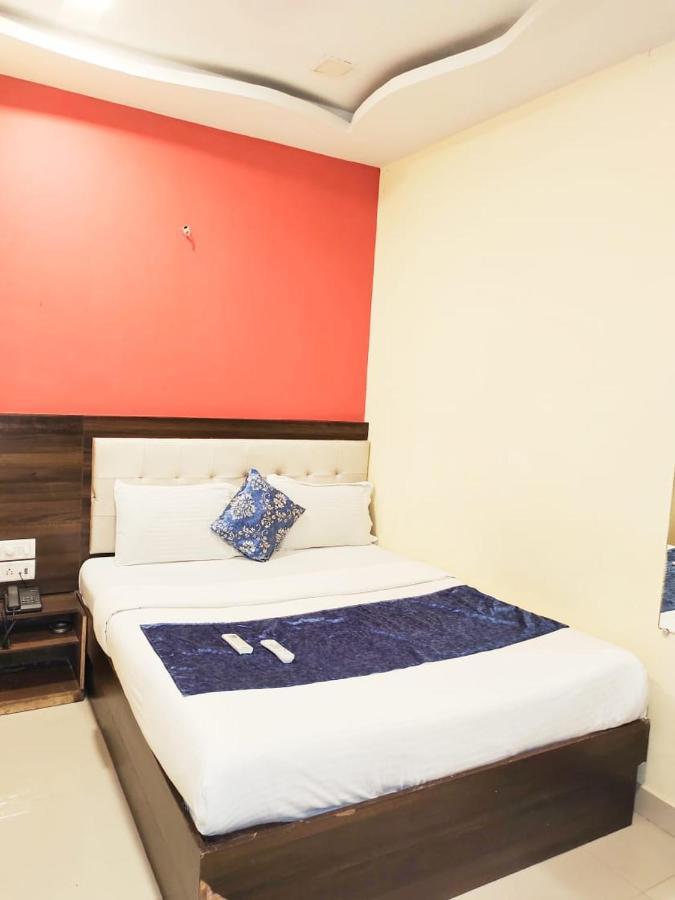 Hotel Golden Galaxy - Santacruz East Bombay Extérieur photo